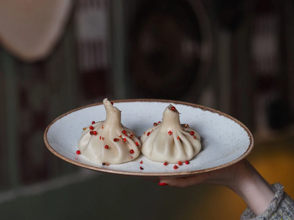 Georgian khinkali dumplings served on a ceramic plate